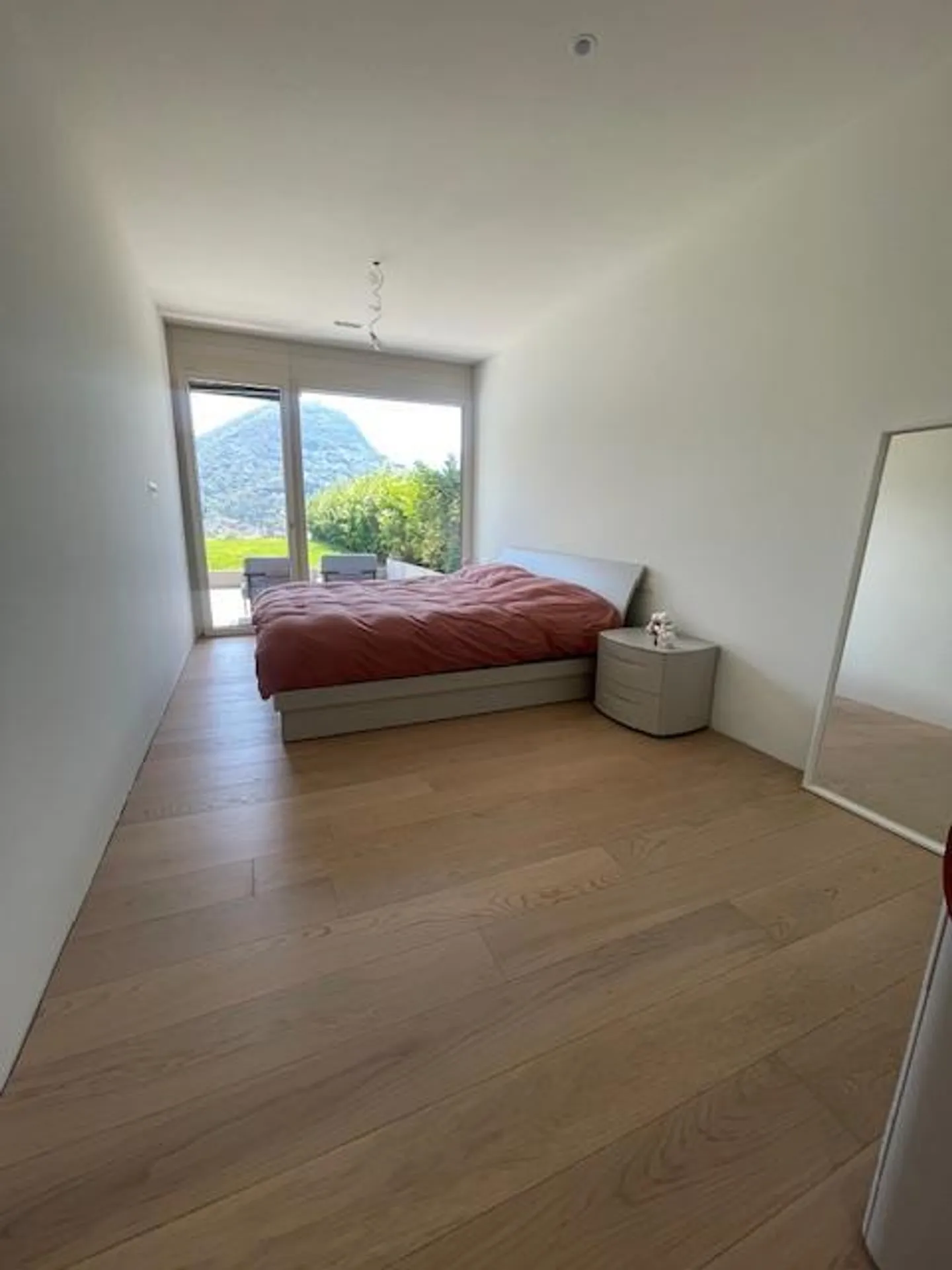 2.5 rooms with a 100 m2 garden with lake view - Photo 6 of 10