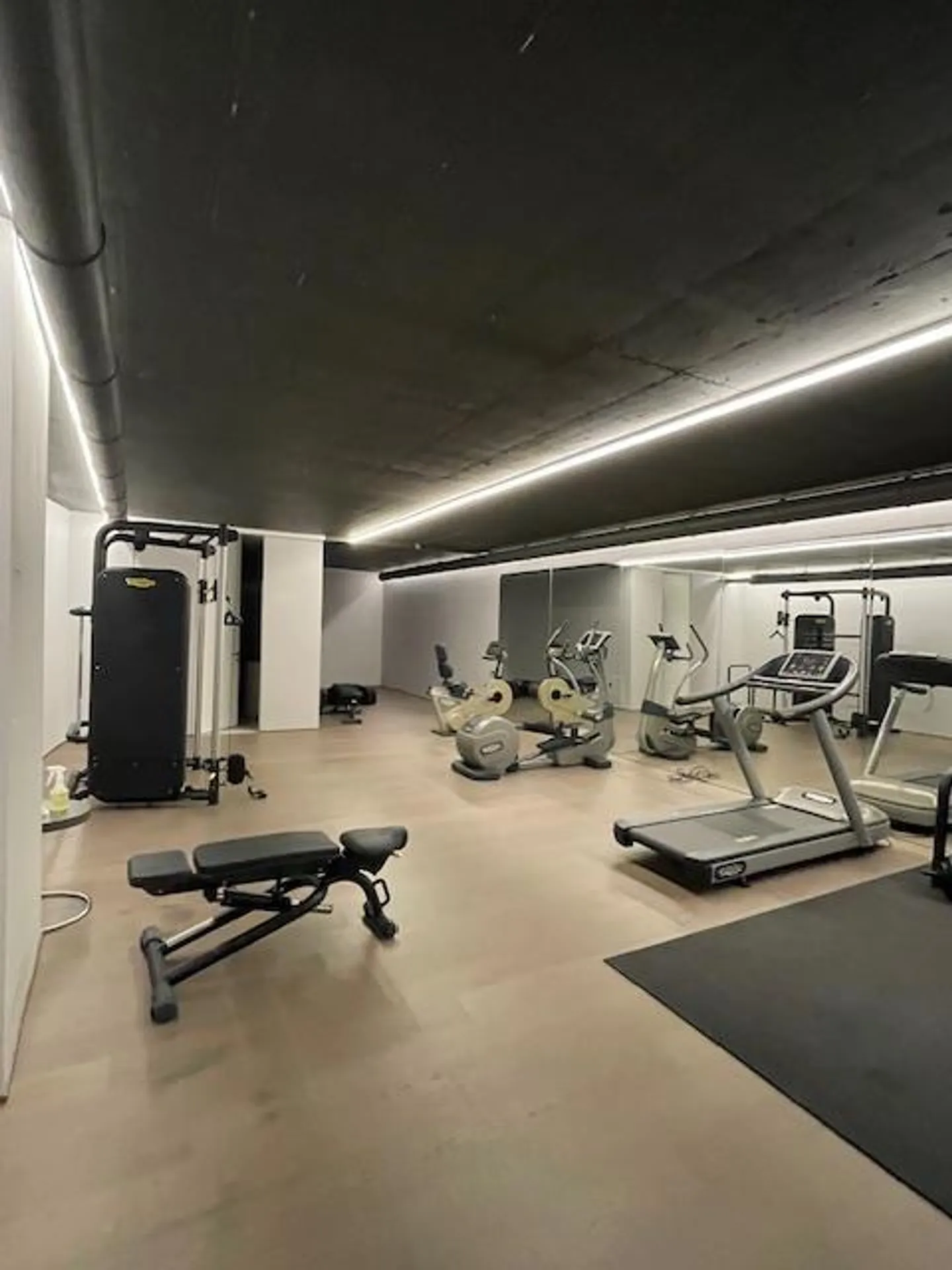 2.5 rooms with a 100 m2 garden with lake view - Photo 9 of 10