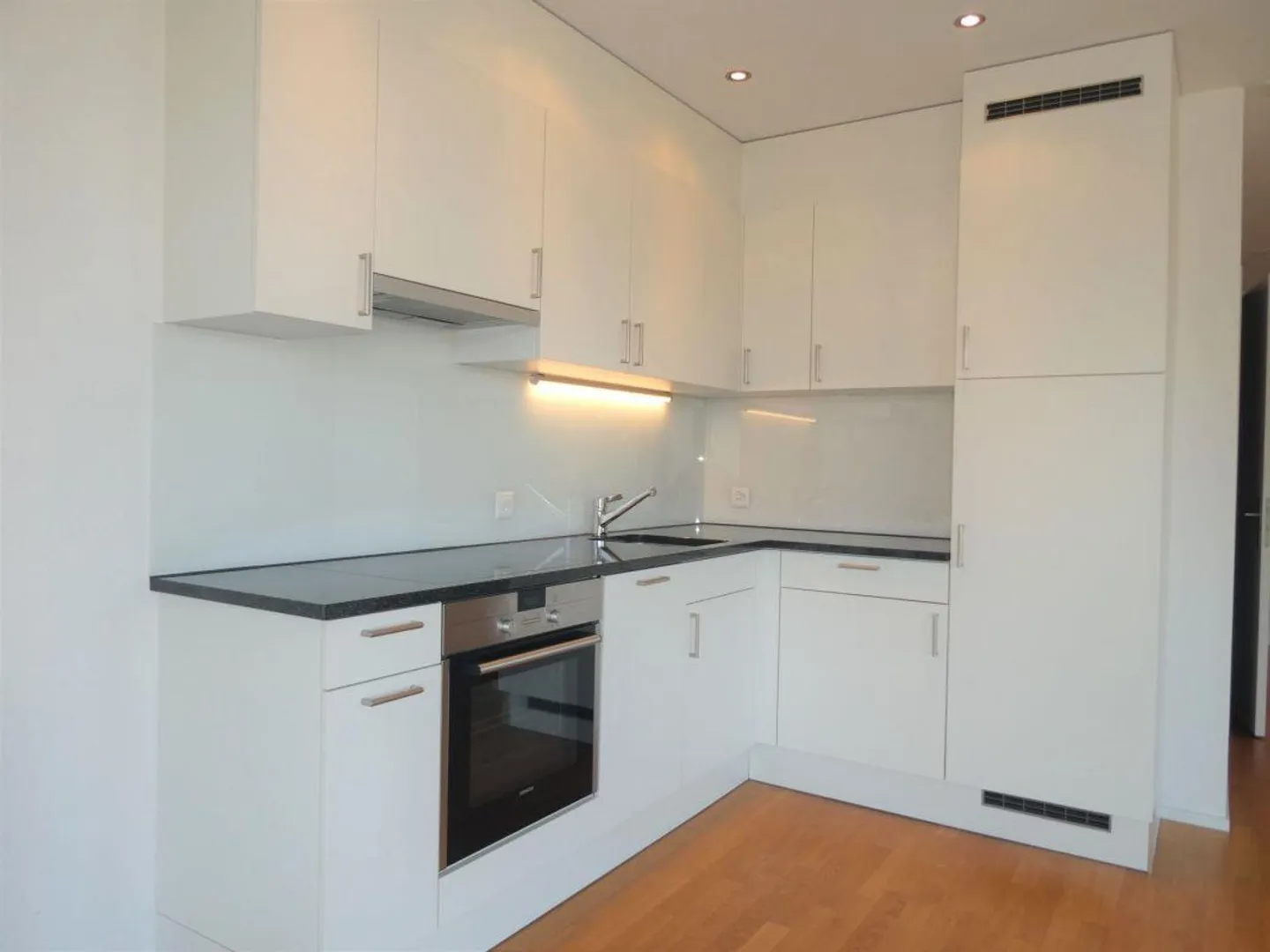 Charmante Wohnung mit Seeblick - Foto 4 von 8