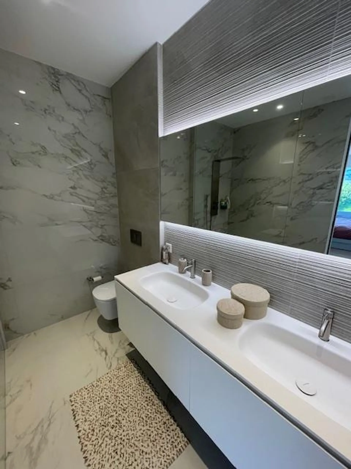 2.5 rooms with a 100 m2 garden with lake view - Photo 7 of 10