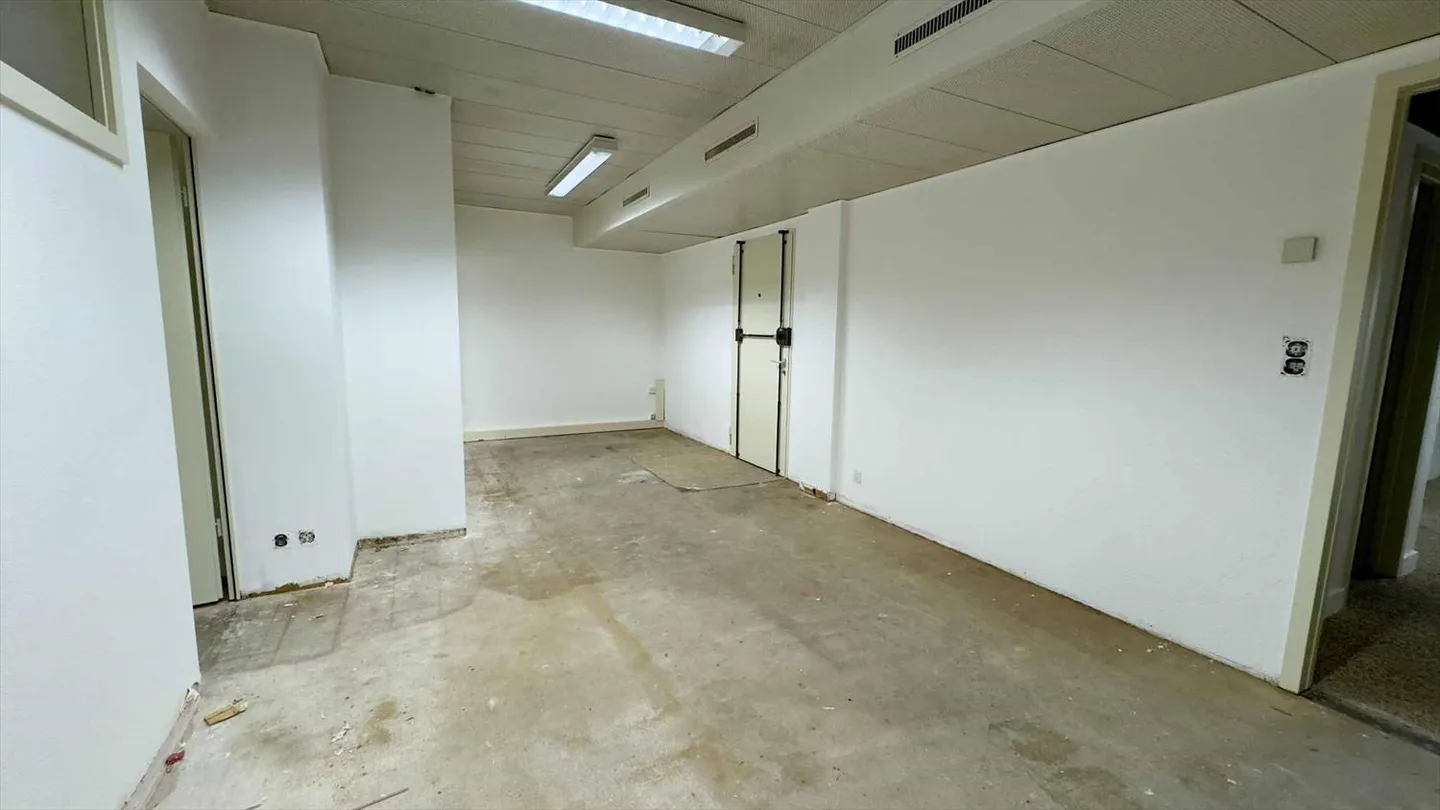 Bureau 9 pièces - Photo 2 sur 12