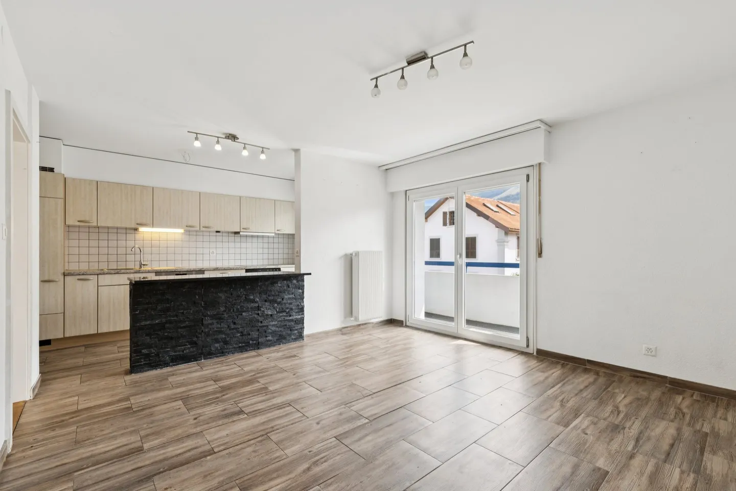 Helles Apartment mit Balkon - Foto 2 von 8