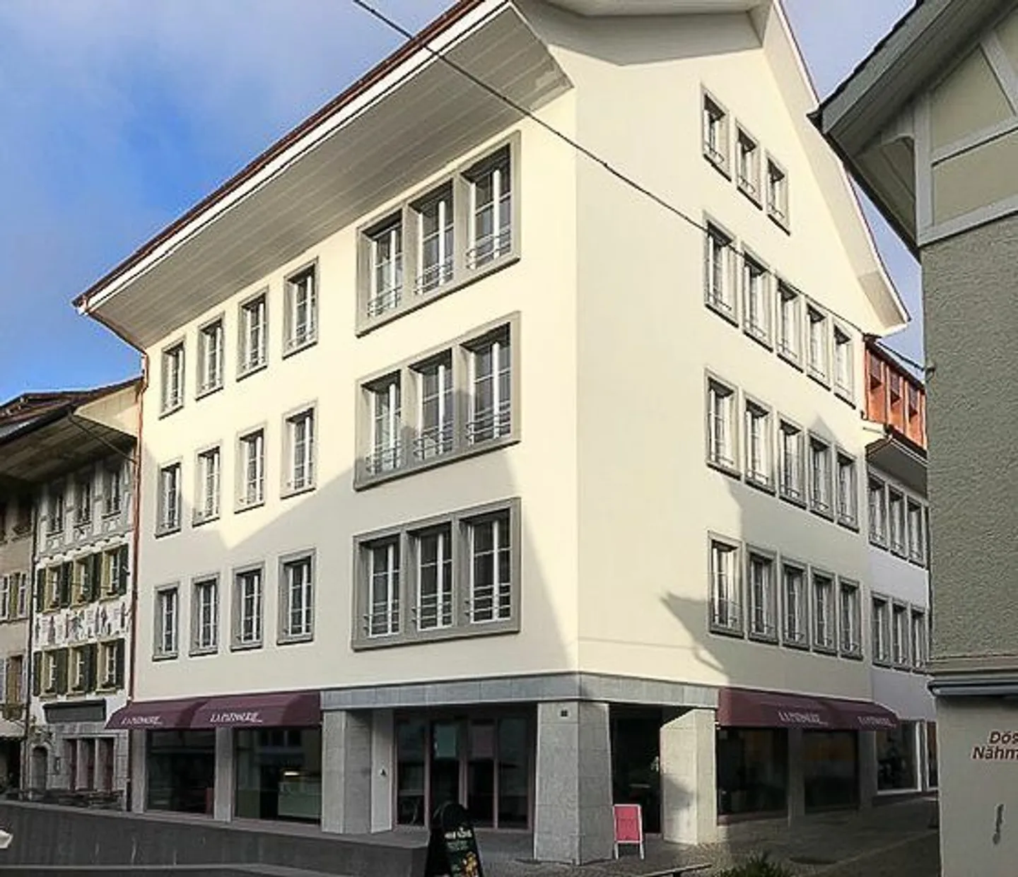 Installation de production moderne au cœur de la vieille ville de Zofingen - Photo 1 sur 15
