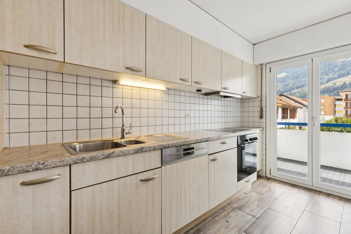 Helles Apartment mit Balkon - Foto 3 von 8