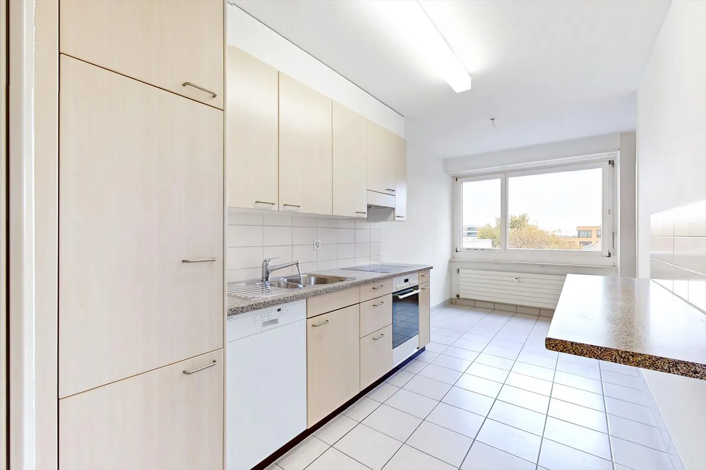 Now benefit: Exclusive move-in offer! - Photo 2 of 10