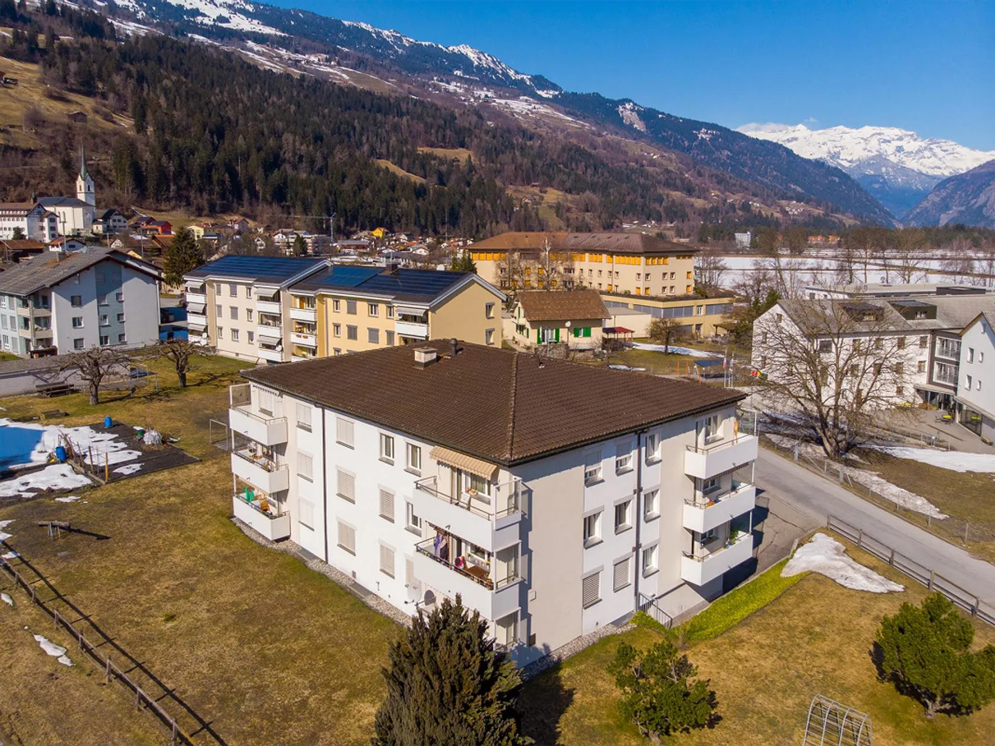 4.5-room apartment on the 1st floor - Photo 1 of 4