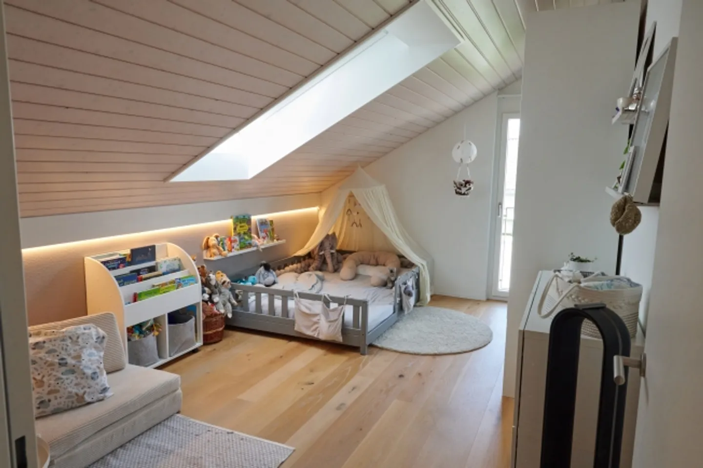 Modern 5.5-room penthouse apartment in Erlinsbach with beautiful terrace where you can enjoy the evening sun - Photo 6 of 11