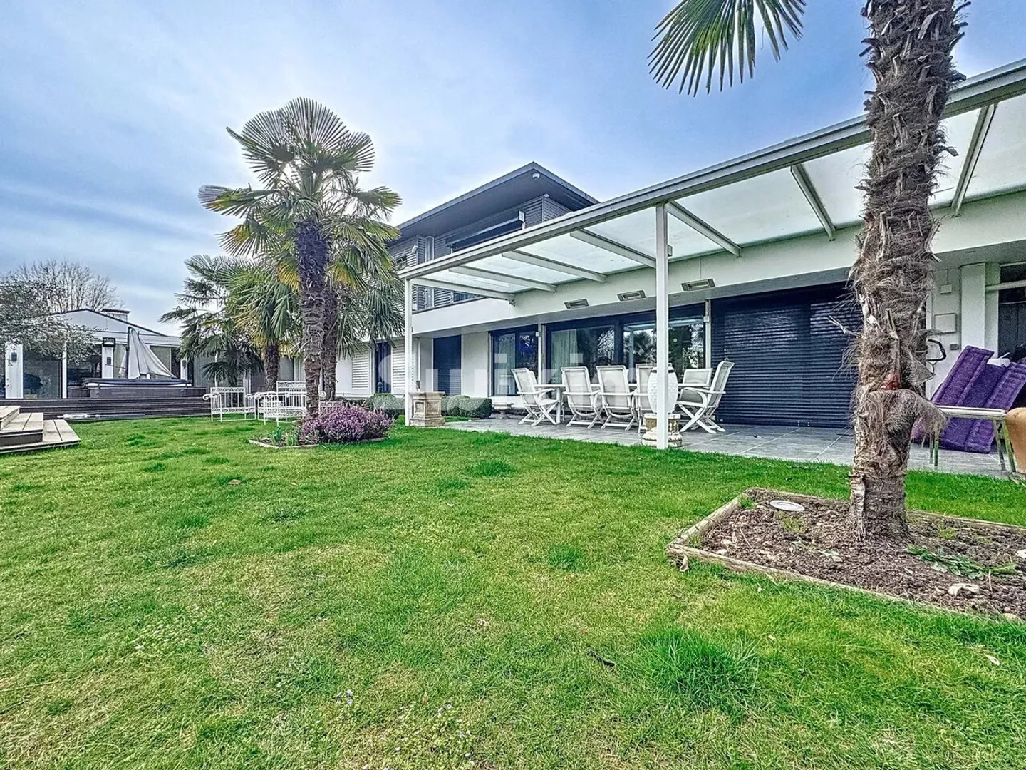 Luxury Villa with Pool in Thônex - Photo 1 of 10