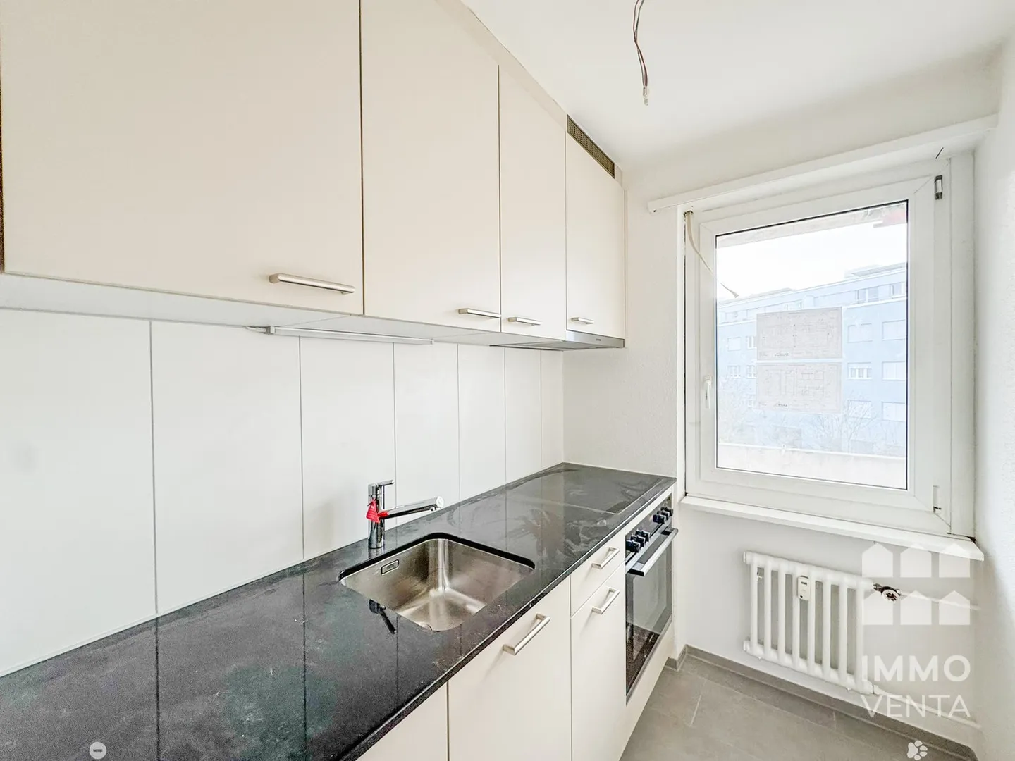 Fully renovated 2-room apartment for rent in Biel - Photo 5 of 8