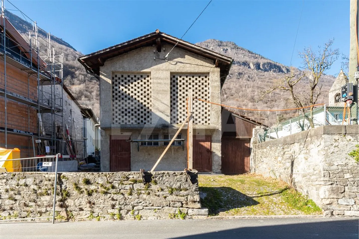 House / barn to renovate - Photo 2 of 13