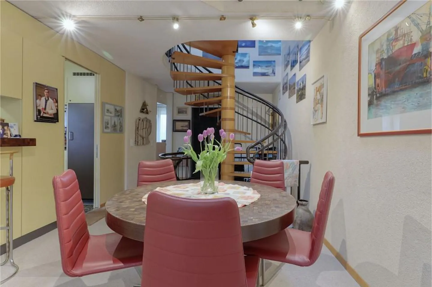 Casa angolare 5½ locali con potenziale e bel giardino - Foto 6 di 13