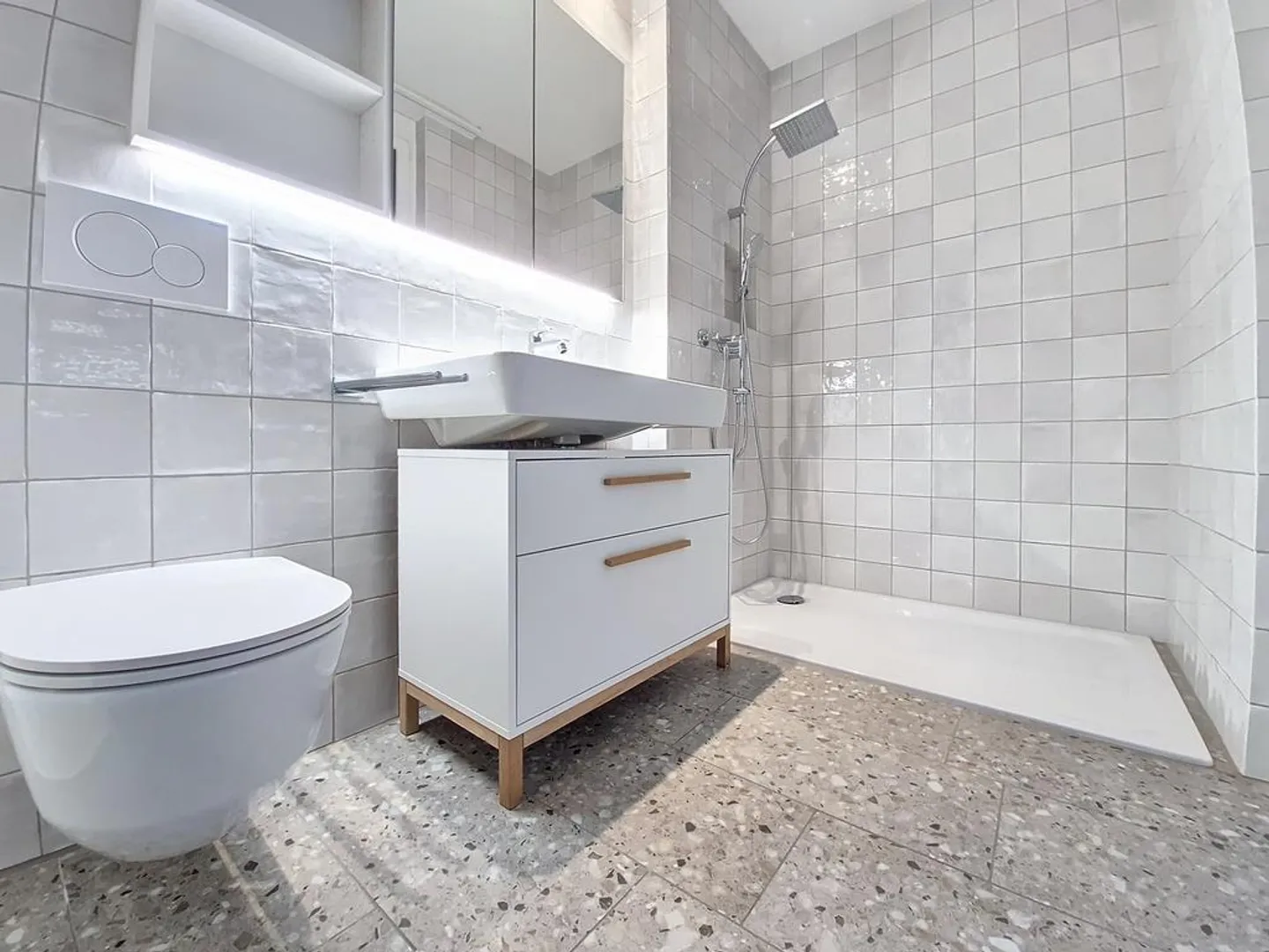 Spacious and Modern 2.5-Room Garden Apartment with Loggia in Uster - Photo 5 of 8