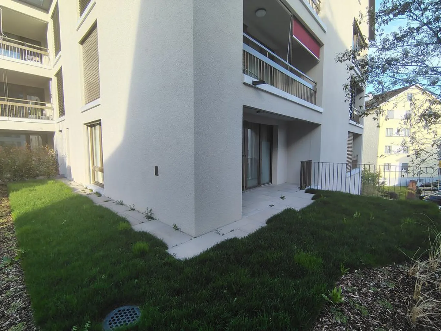 Spacious and Modern 2.5-Room Garden Apartment with Loggia in Uster - Photo 6 of 8