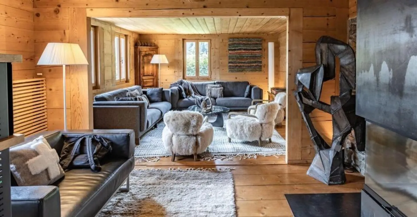 Charming Chalet with Modern Touch - Photo 4 of 13