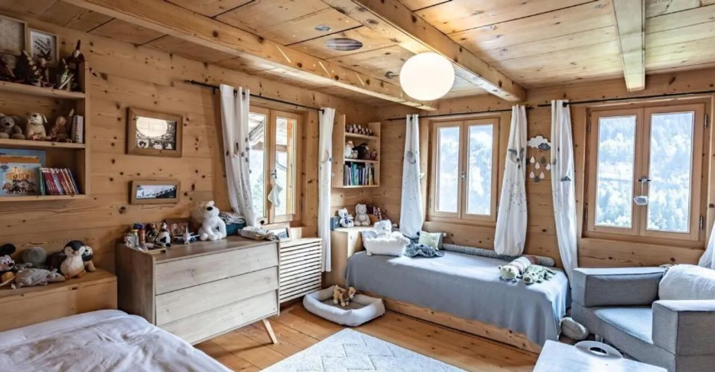Charming Chalet with Modern Touch - Photo 6 of 13