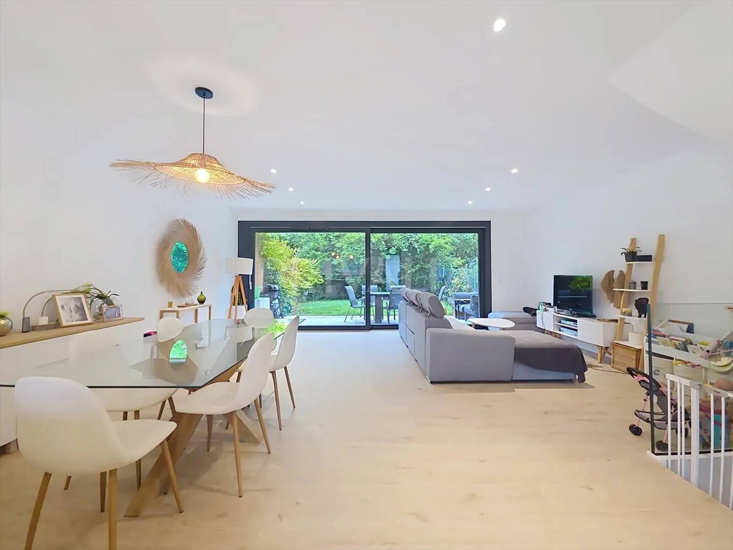 Magnificent contemporary furnished semi-detached villa - Photo 1 of 10