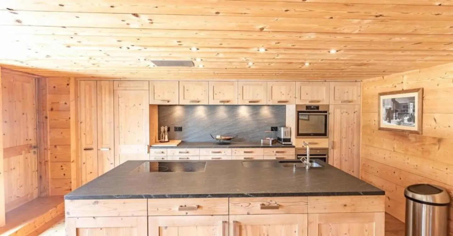 Charming Chalet with Modern Touch - Photo 9 of 13