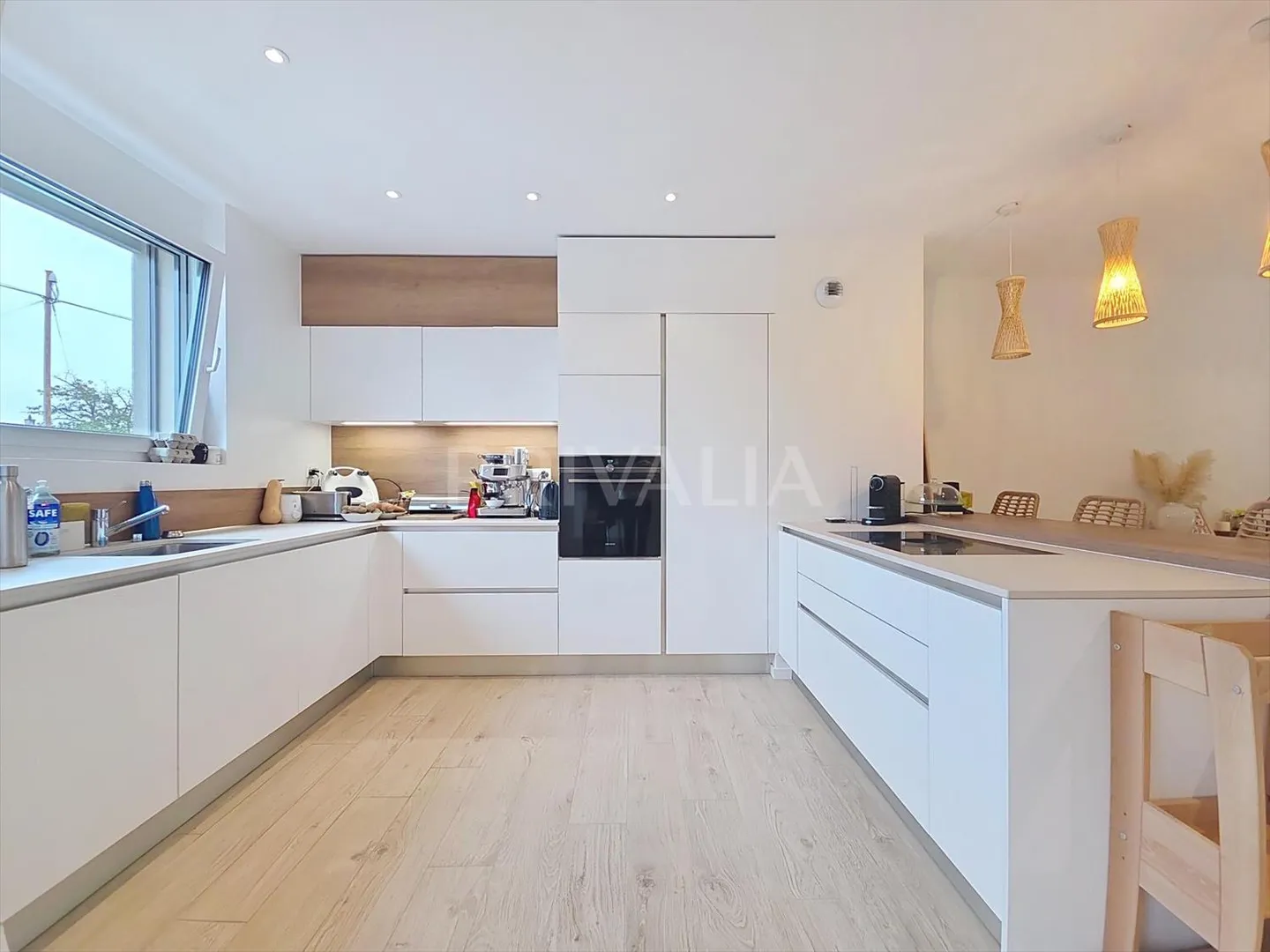 Magnificent contemporary furnished semi-detached villa - Photo 4 of 10