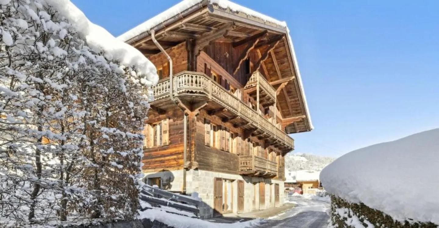 Charming Chalet with Modern Touch - Photo 8 of 13