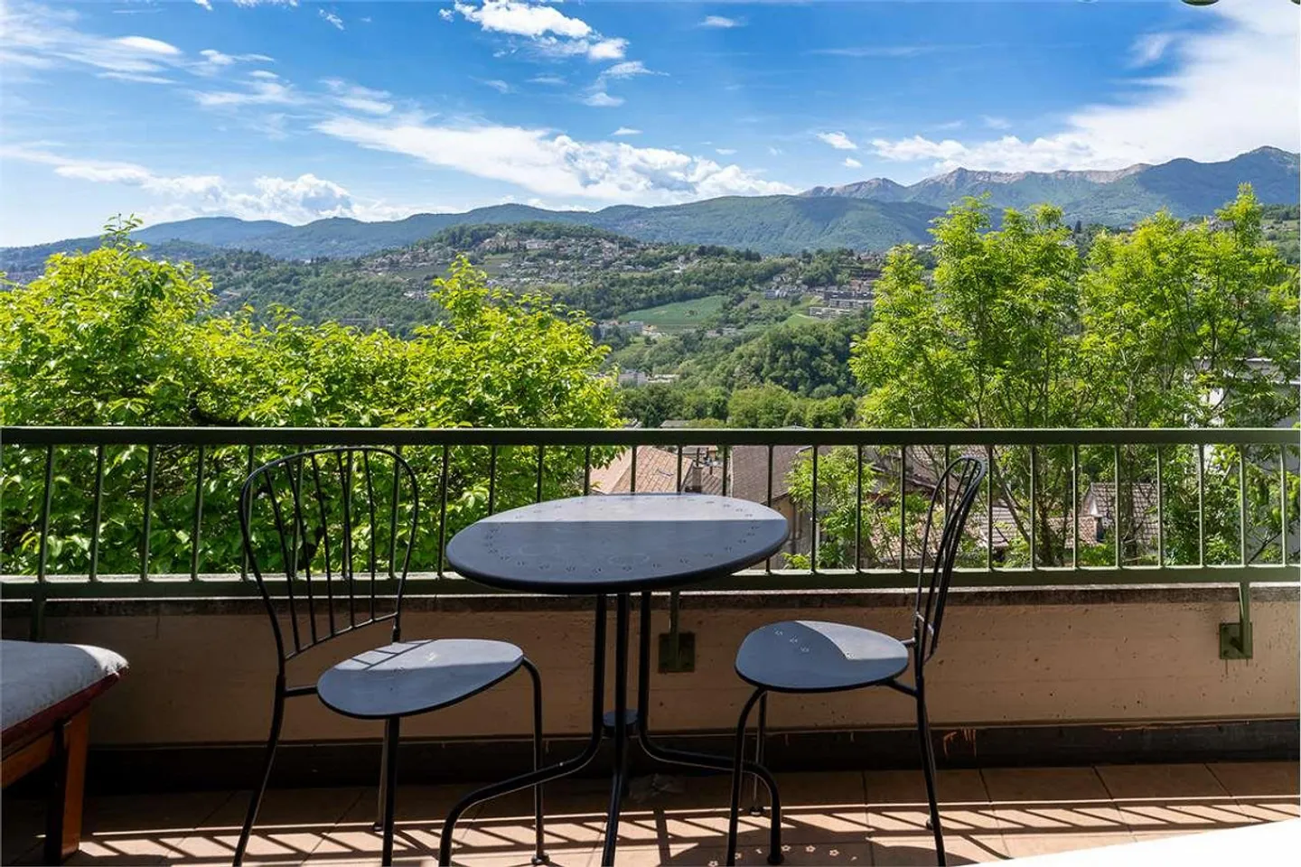 Oasi di tranquillità con giardino e vista mozzafiato - Foto 1 di 13