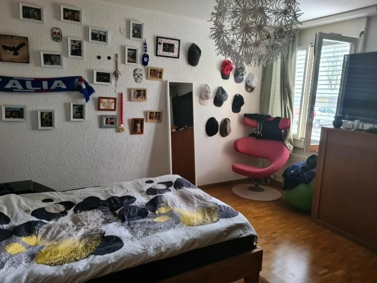Cozy 2-room apartment in a prime location with balcony! - Photo 2 of 5