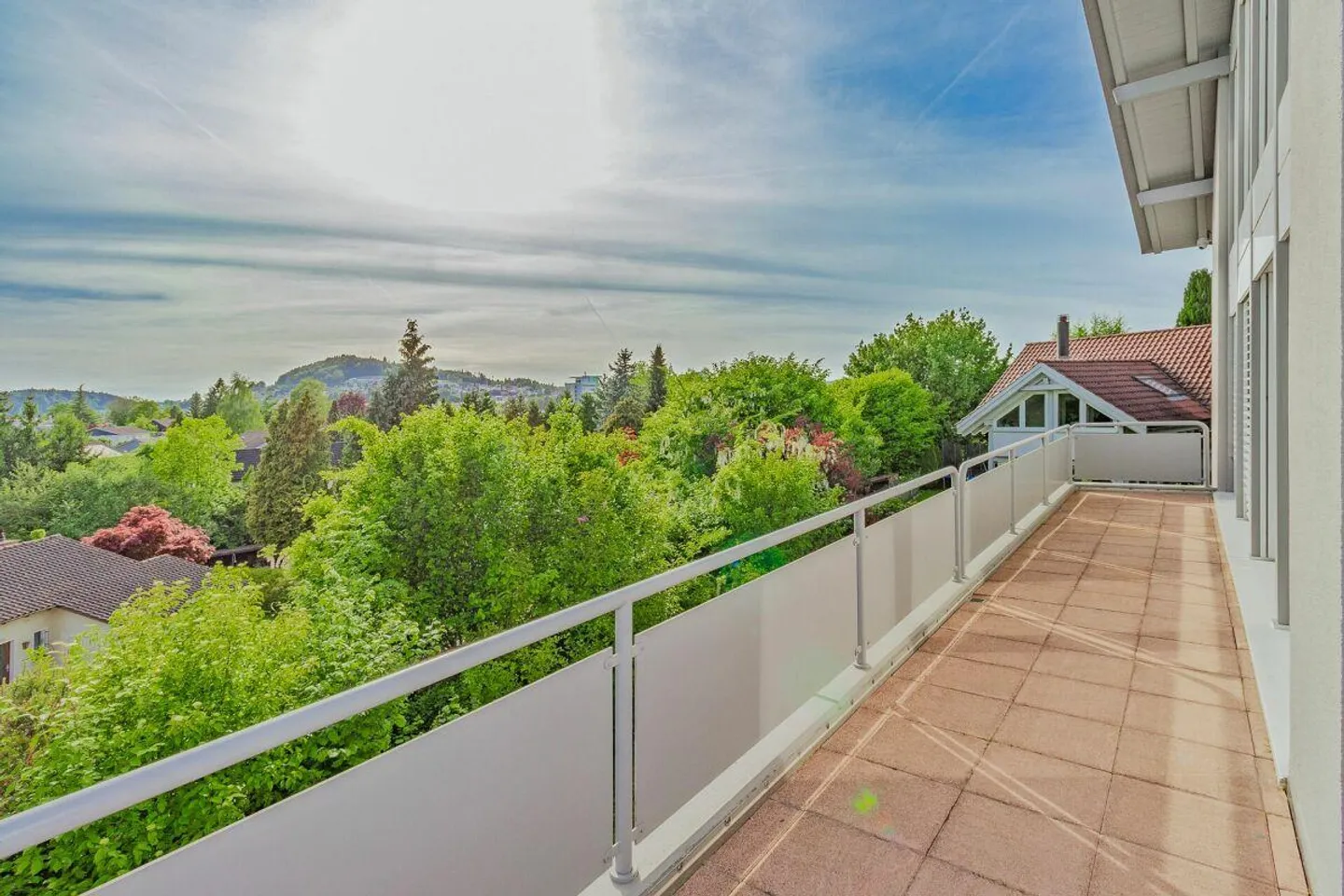 Luxurious villa with extensive grounds, pool, and privacy - Photo 15 of 18