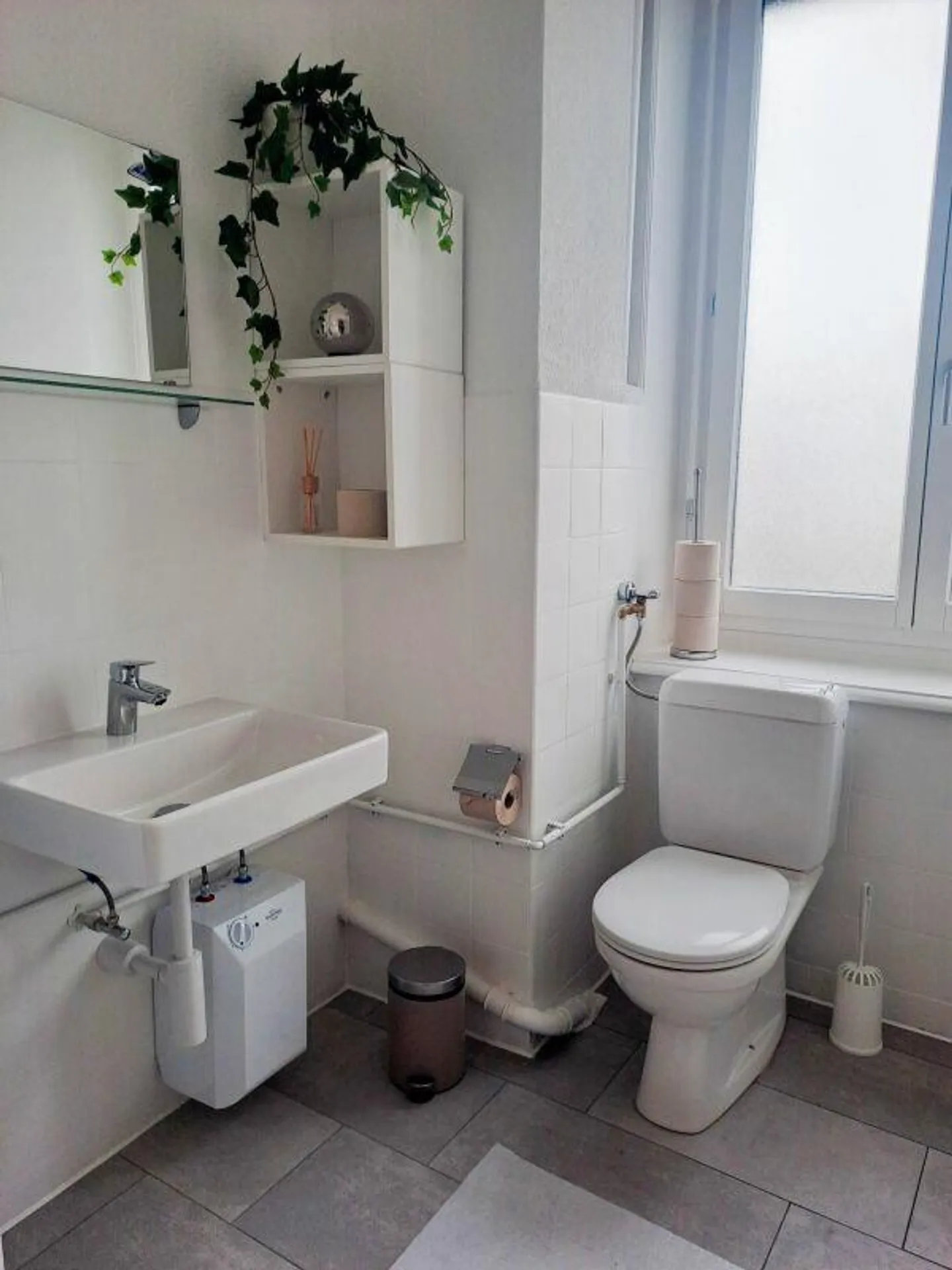 Diverse and Bright Office Spaces Near the City Center - Photo 4 of 8