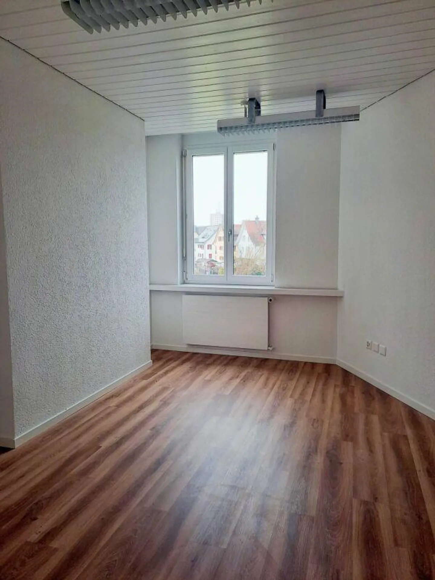 Diverse and Bright Office Spaces Near the City Center - Photo 6 of 8