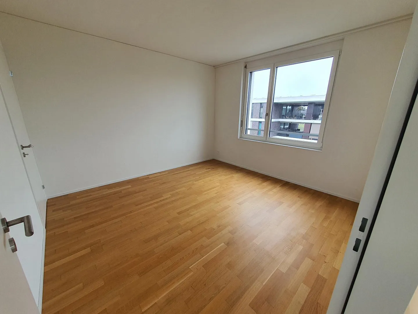 Beautiful and bright 3.5-room apartment on the 2nd floor in Bern Brünnen - Photo 3 of 6