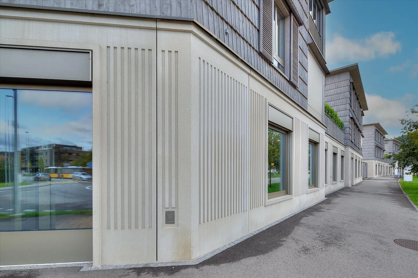 Edificio ad uso misto in affitto - Foto 1 di 8