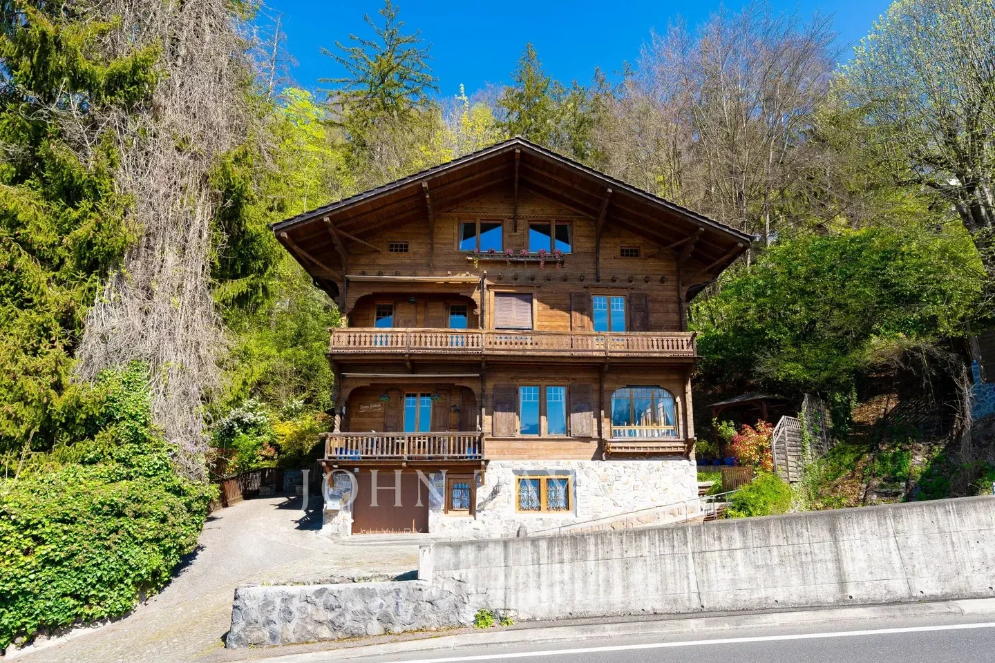 Magnifique chalet avec vue exceptionnelle sur le lac et les montagnes - Photo 2 sur 13