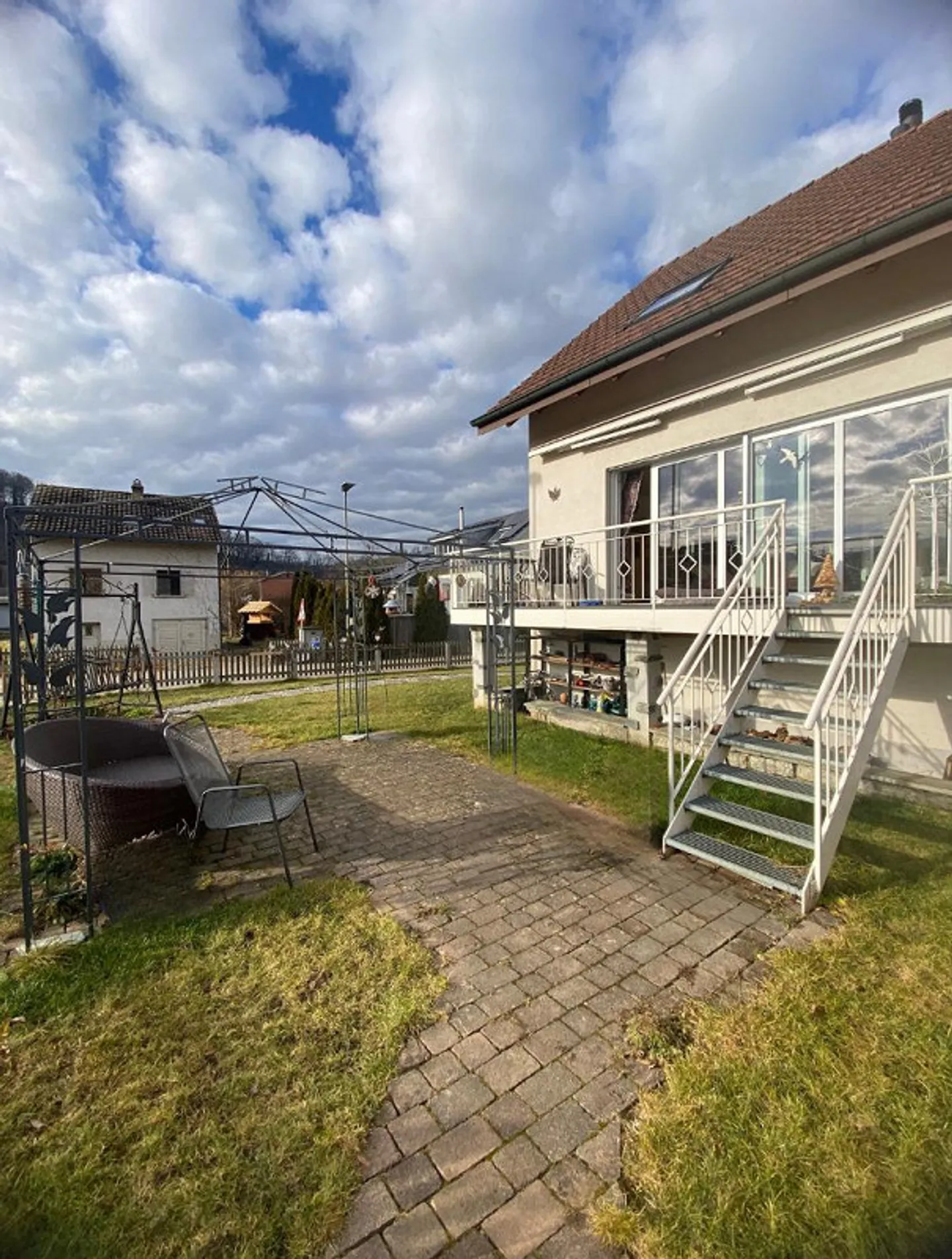 Charmante maison individuelle de 7,5 pièces dans un endroit calme de Bubendorf - Photo 22 sur 24