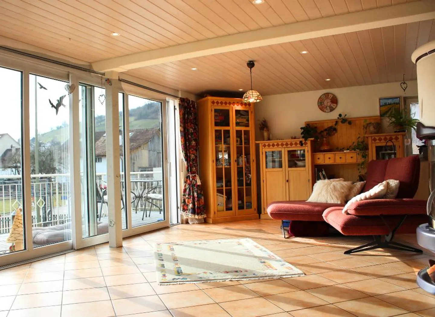 Charmante maison individuelle de 7,5 pièces dans un endroit calme de Bubendorf - Photo 6 sur 24