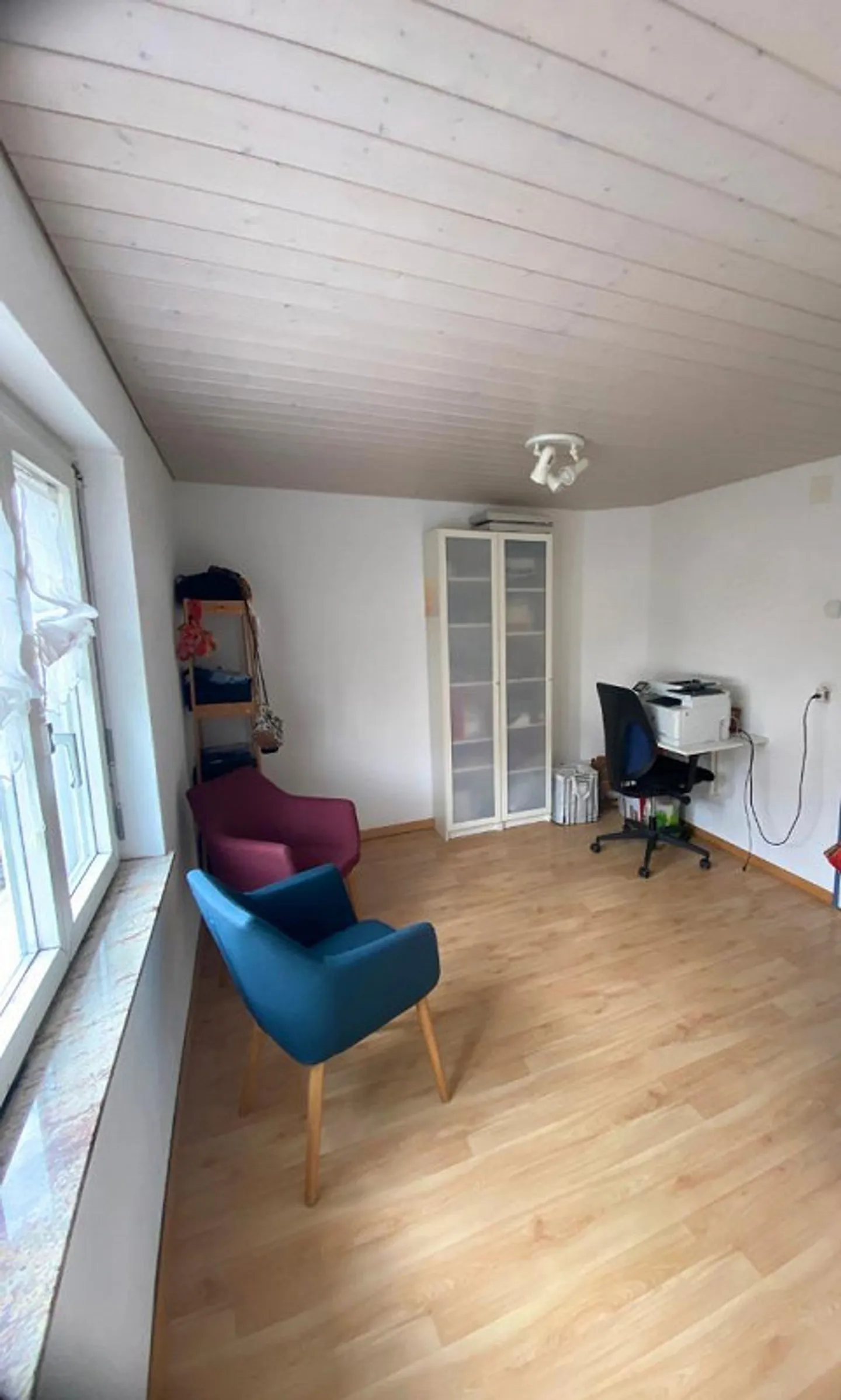 Charmante maison individuelle de 7,5 pièces dans un endroit calme de Bubendorf - Photo 11 sur 24