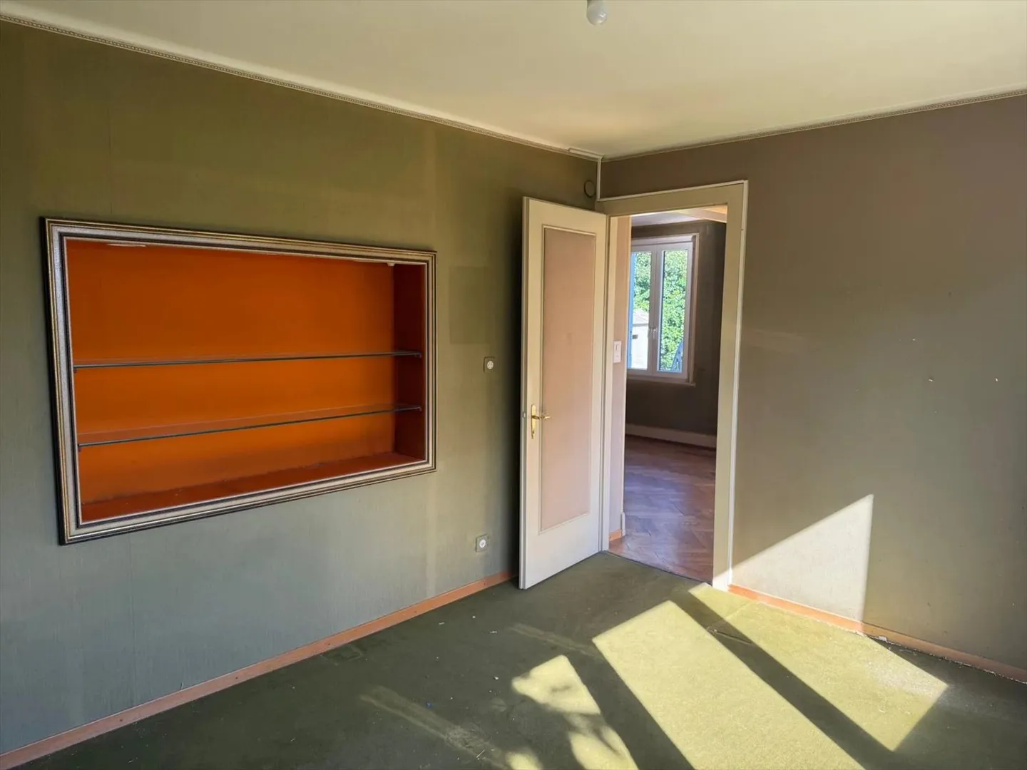 Mixed-use building - Photo 7 of 13