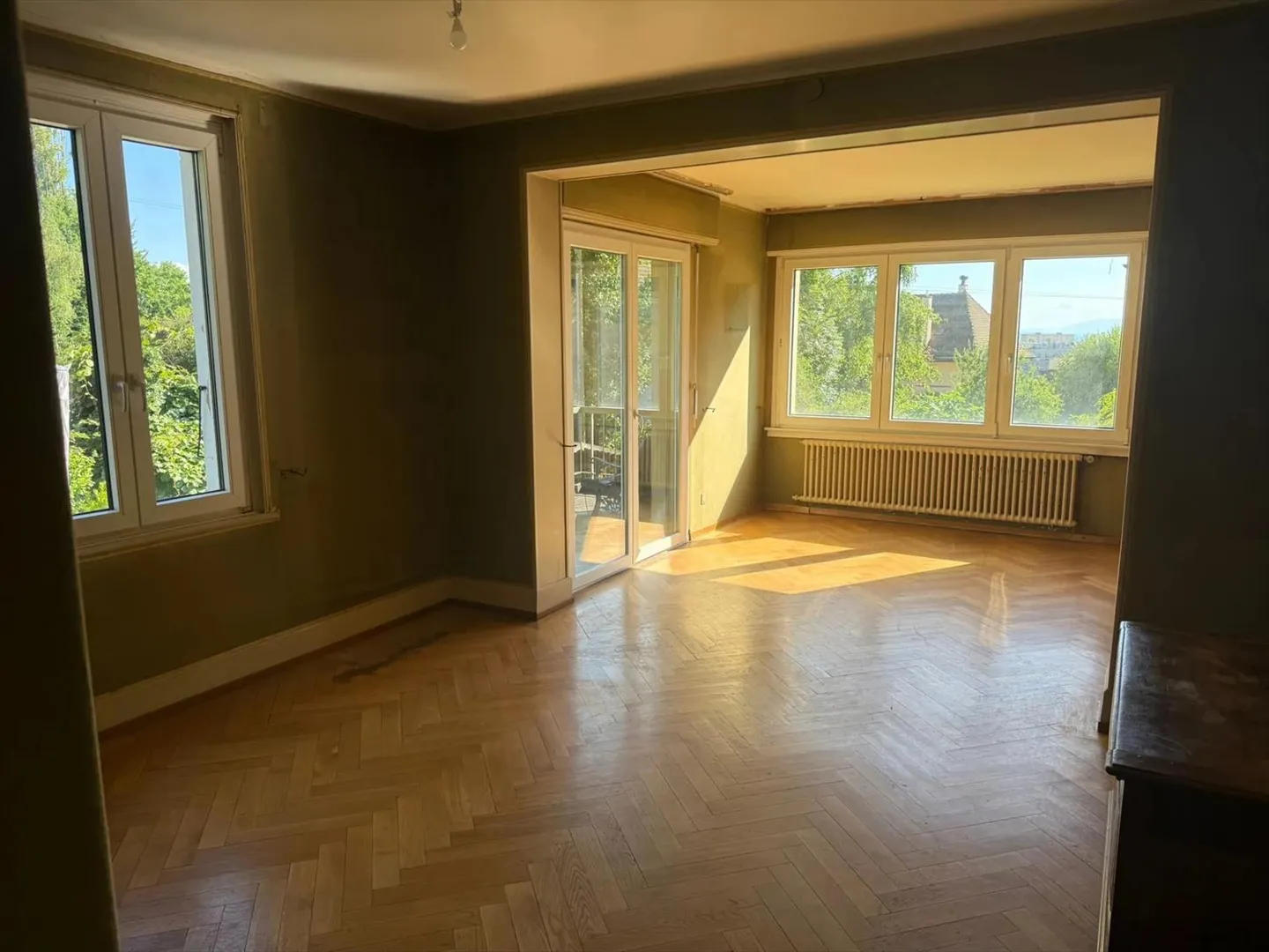 Mixed-use building - Photo 8 of 13