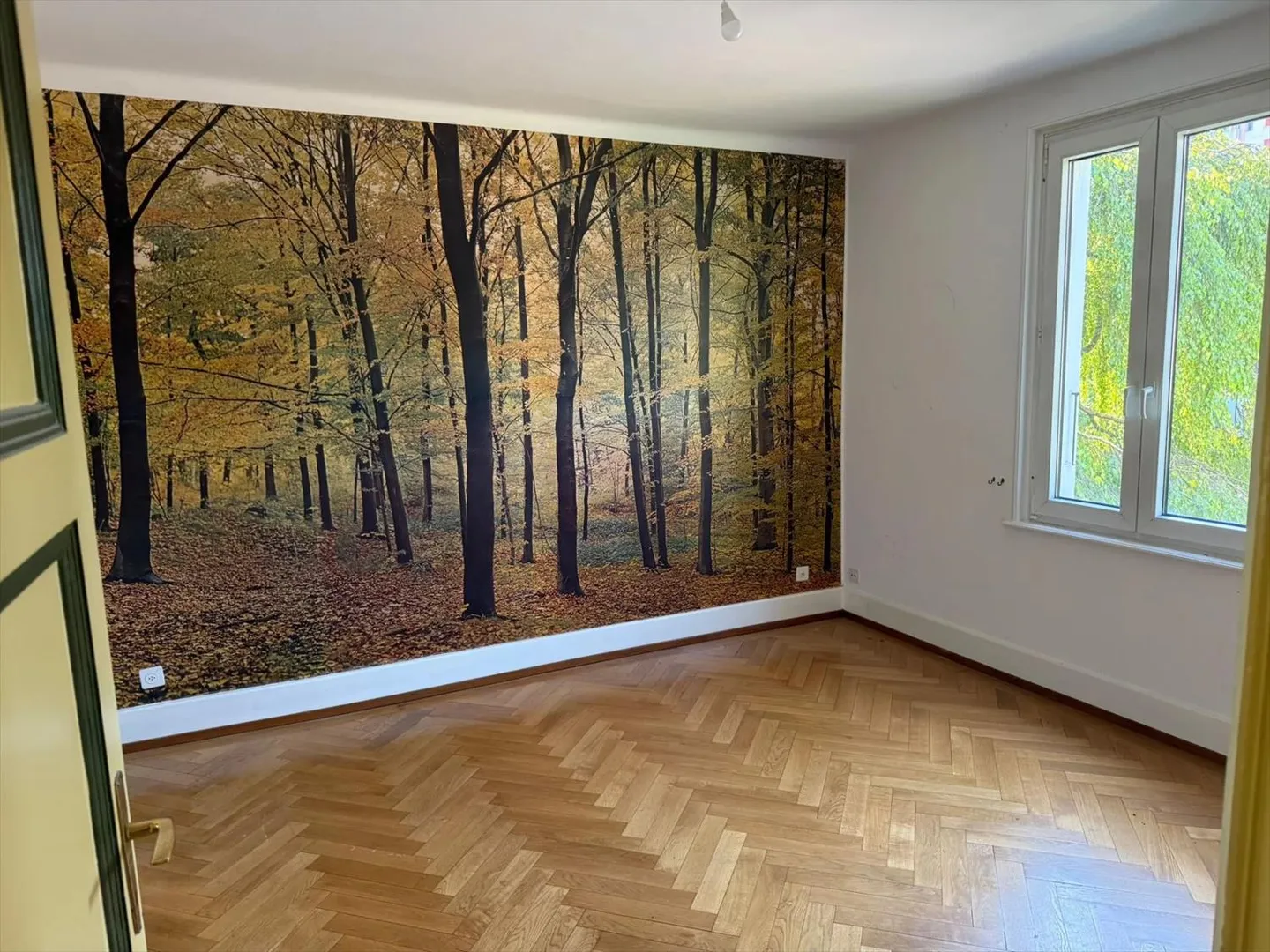 Mixed-use building - Photo 9 of 13