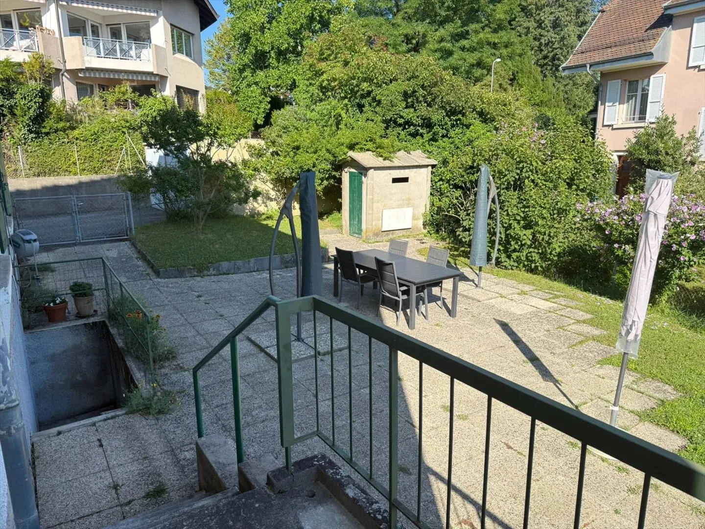 Mixed-use building - Photo 10 of 13