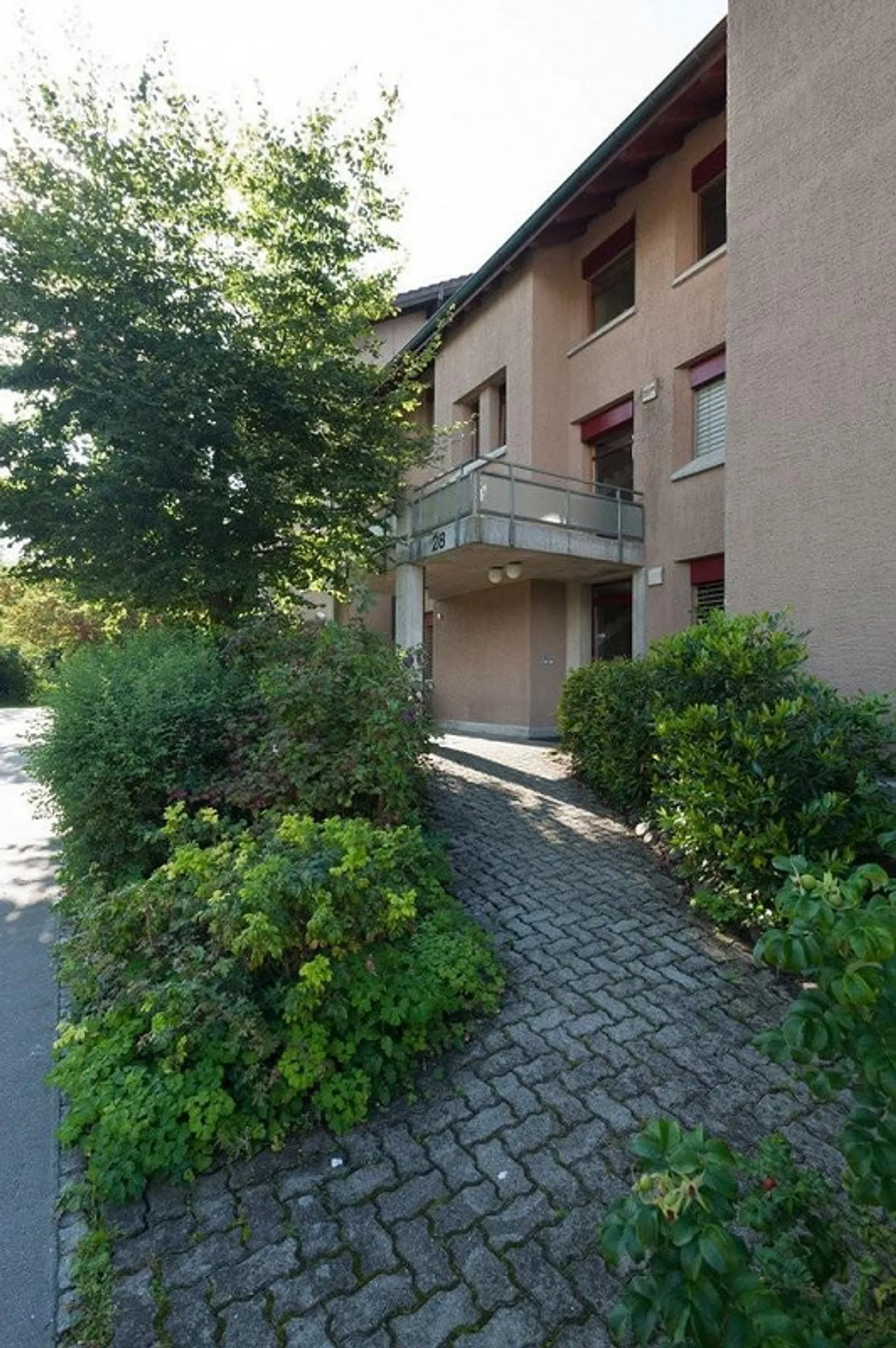 Appartement spacieux de 2,5 pièces - Maison idéale pour les gourmets ! - Photo 2 sur 8