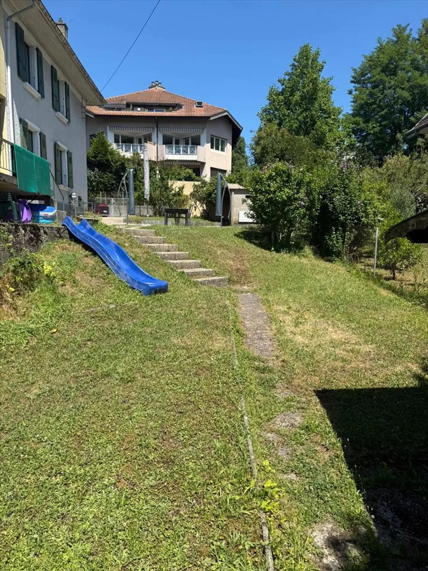 Mixed-use building - Photo 4 of 13