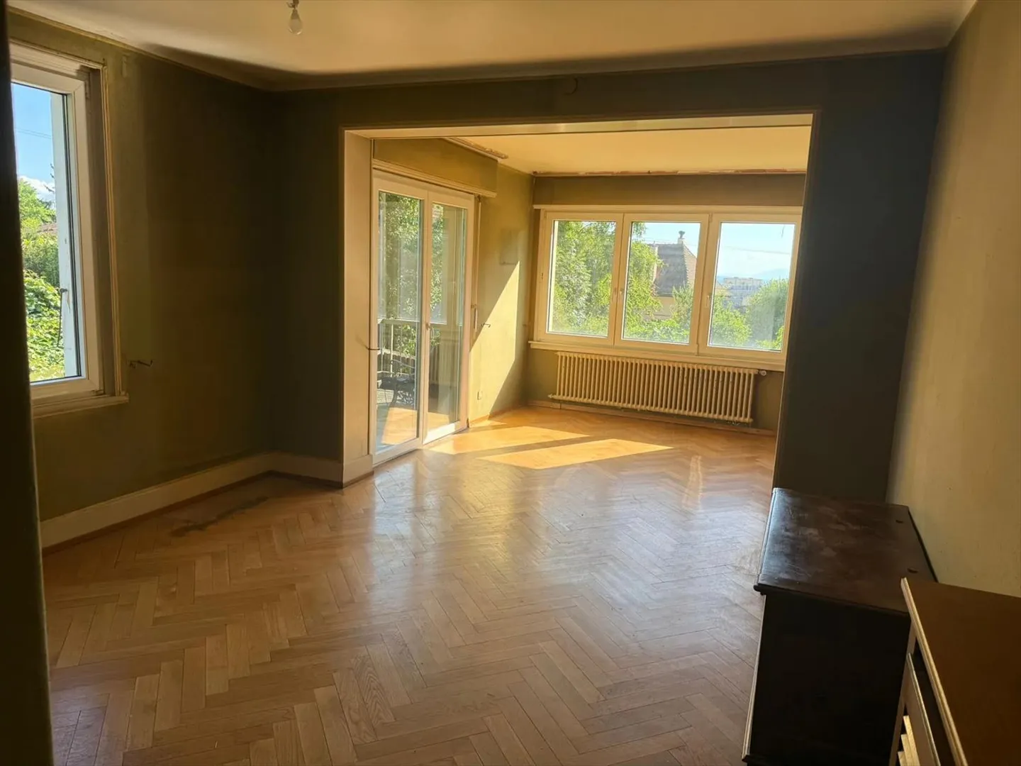 Mixed-use building - Photo 5 of 13