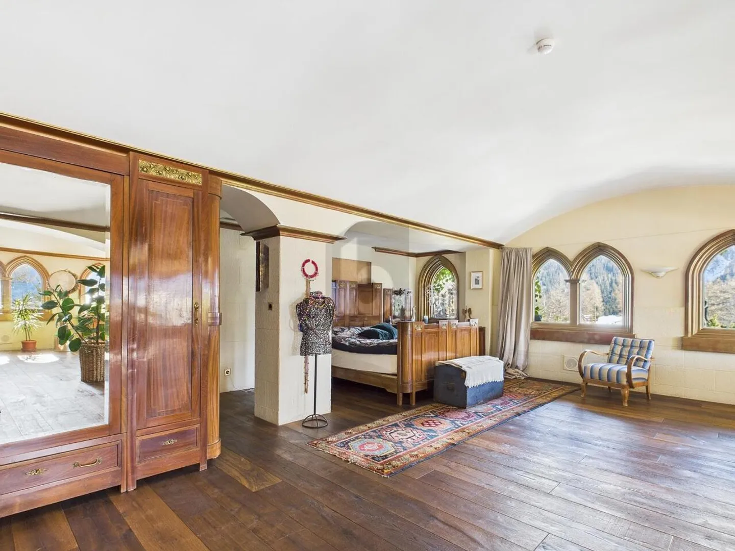 SPACIOUS IN A MAGNIFICENT ENVIRONMENT - Photo 2 of 6