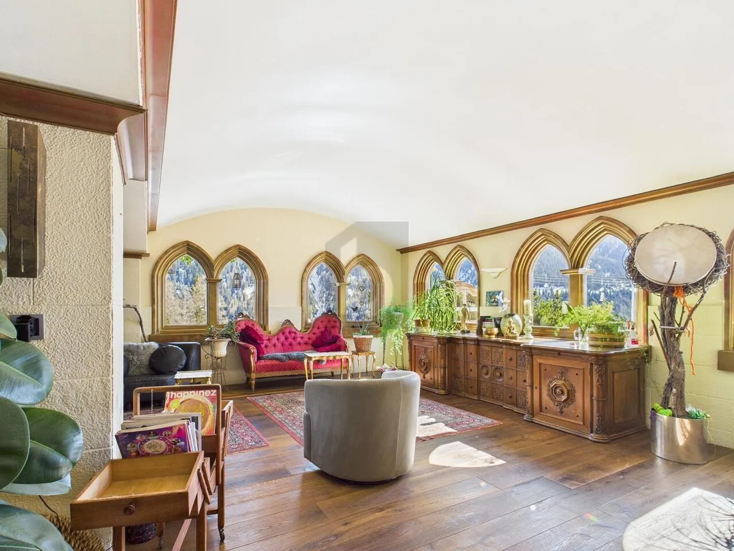 SPACIOUS IN A MAGNIFICENT ENVIRONMENT - Photo 3 of 6