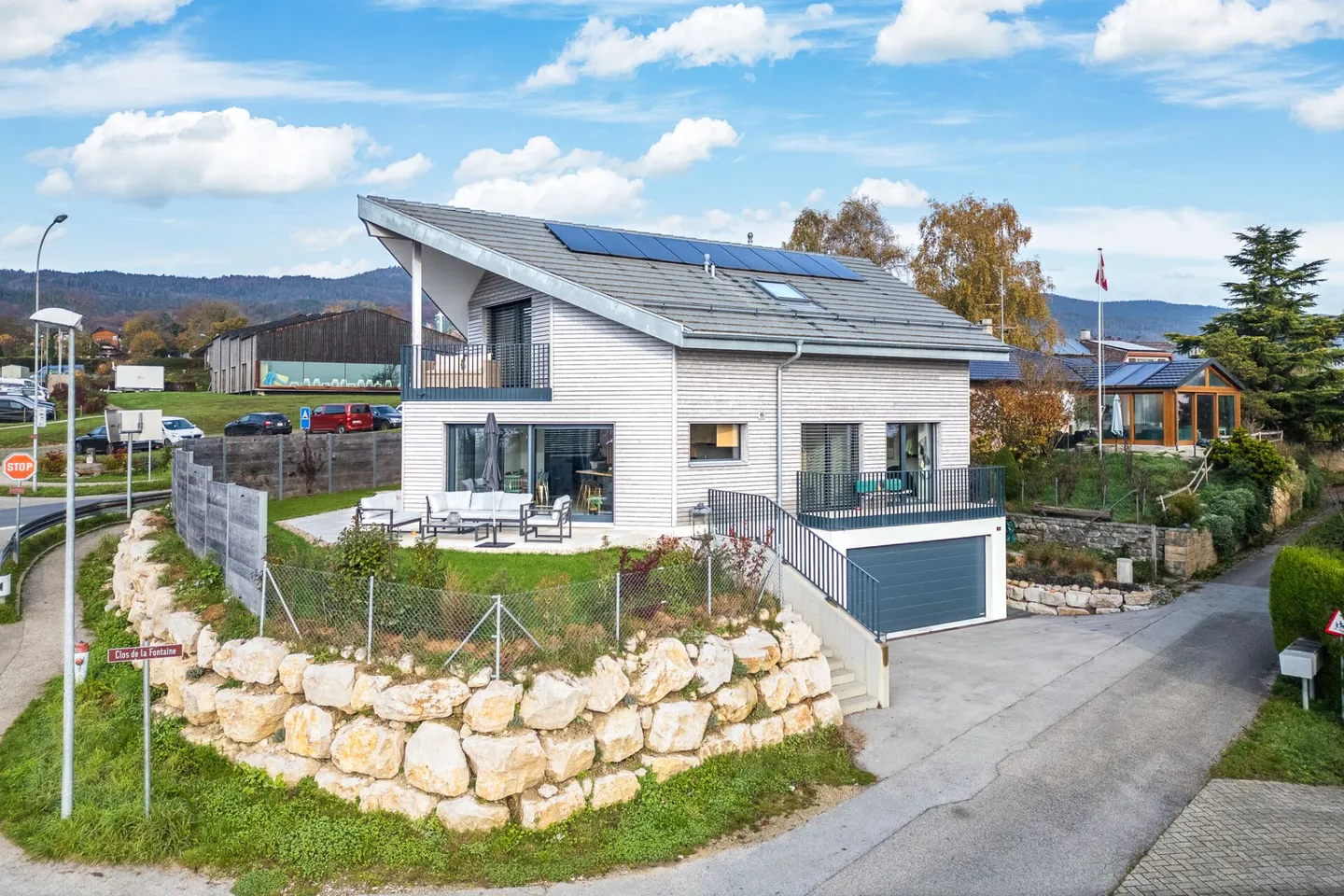 Bella e generosa casa contemporanea con vista libera sulle Alpi - Foto 24 di 25