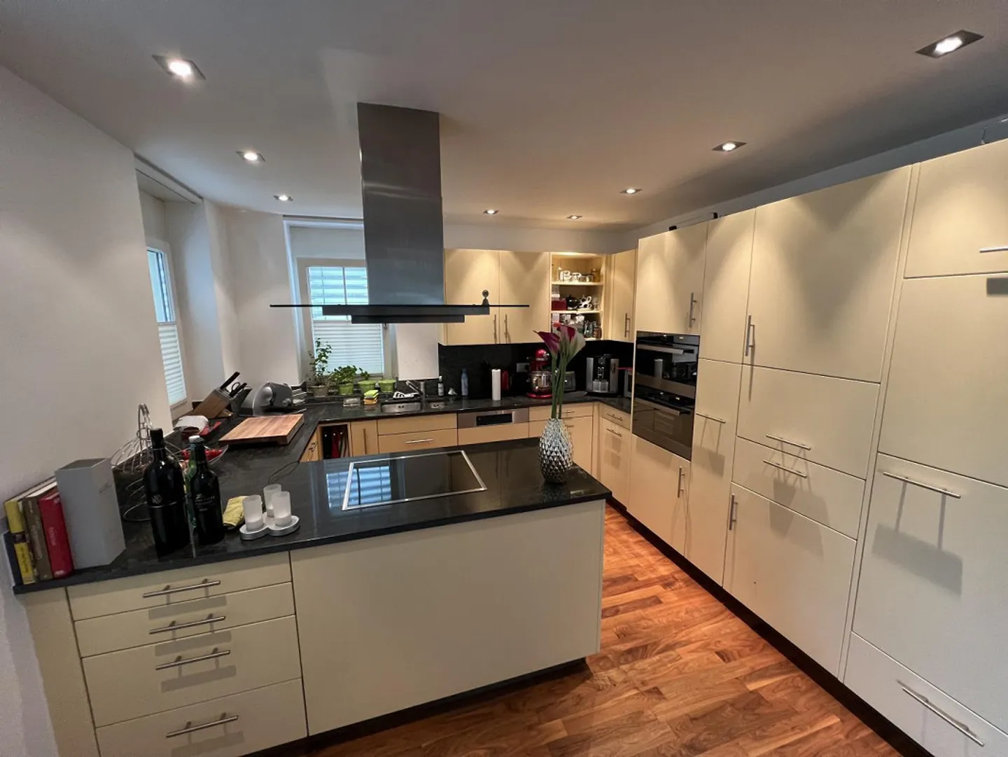 190 m2 ground floor apartment with 265 m2 garden area for exclusive use - Photo 3 of 5