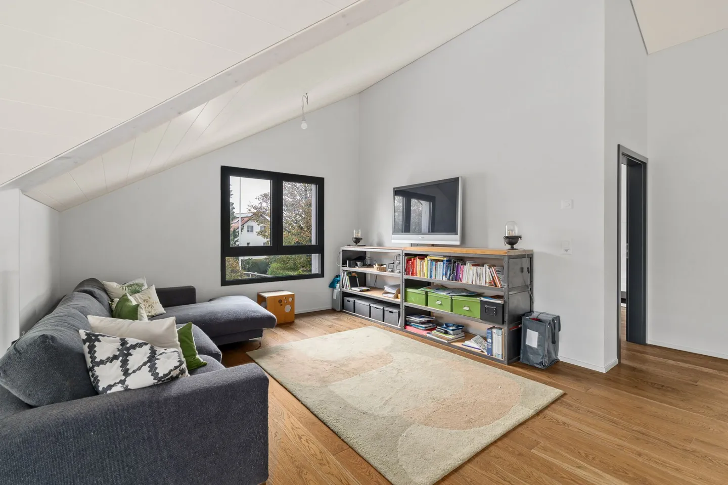 Bella e generosa casa contemporanea con vista libera sulle Alpi - Foto 14 di 25