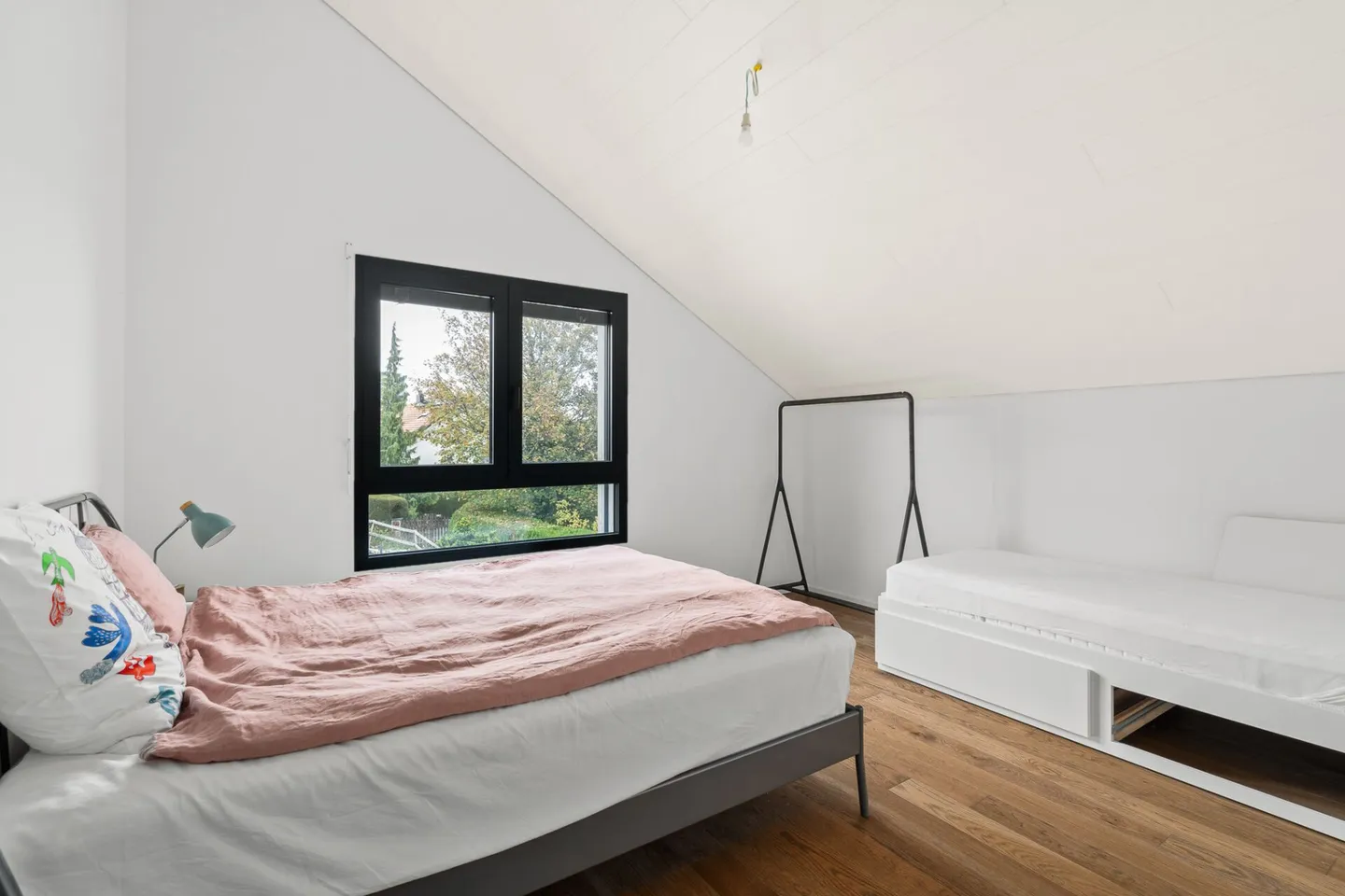 Bella e generosa casa contemporanea con vista libera sulle Alpi - Foto 20 di 25