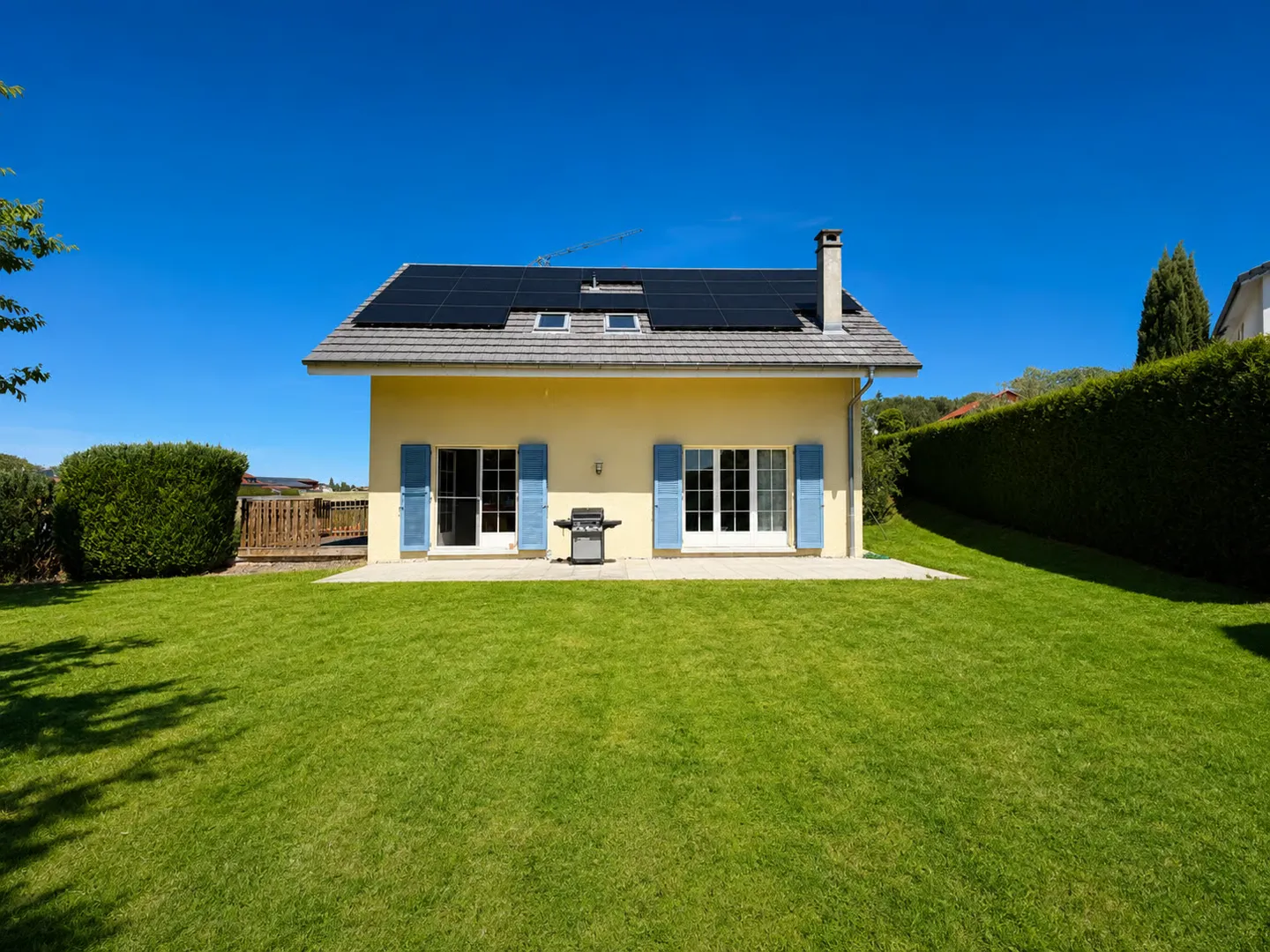 Beautiful individual villa with 6.5 rooms, geothermal energy and solar panels – Mézières (FR) - Photo 4 of 7