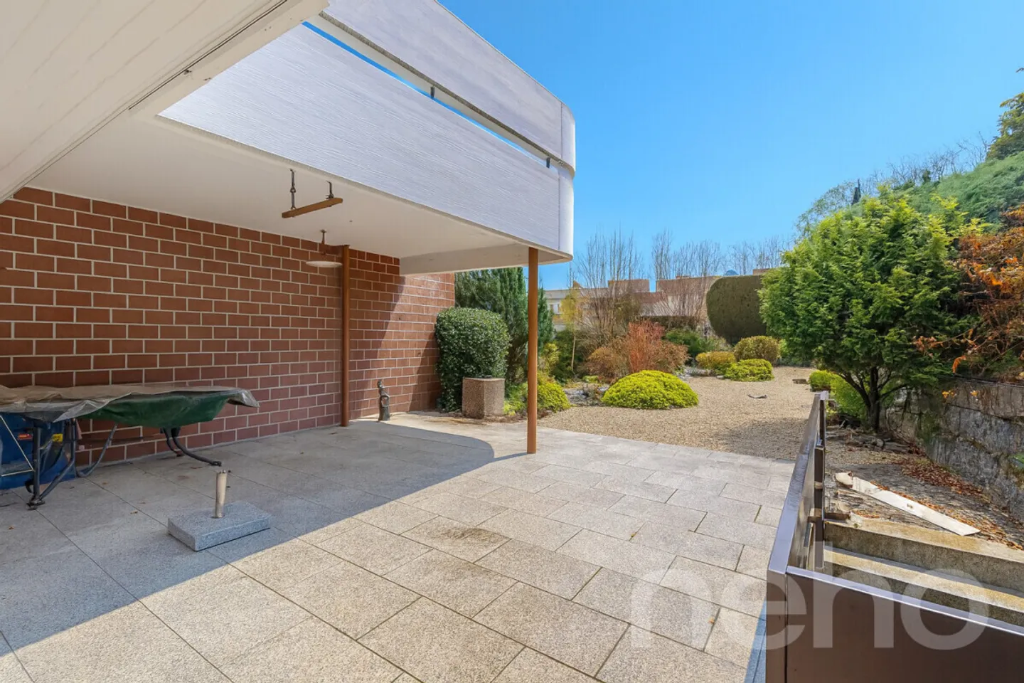 Charming single-family house with garden idyll in sunny hillside location - Photo 2 of 9