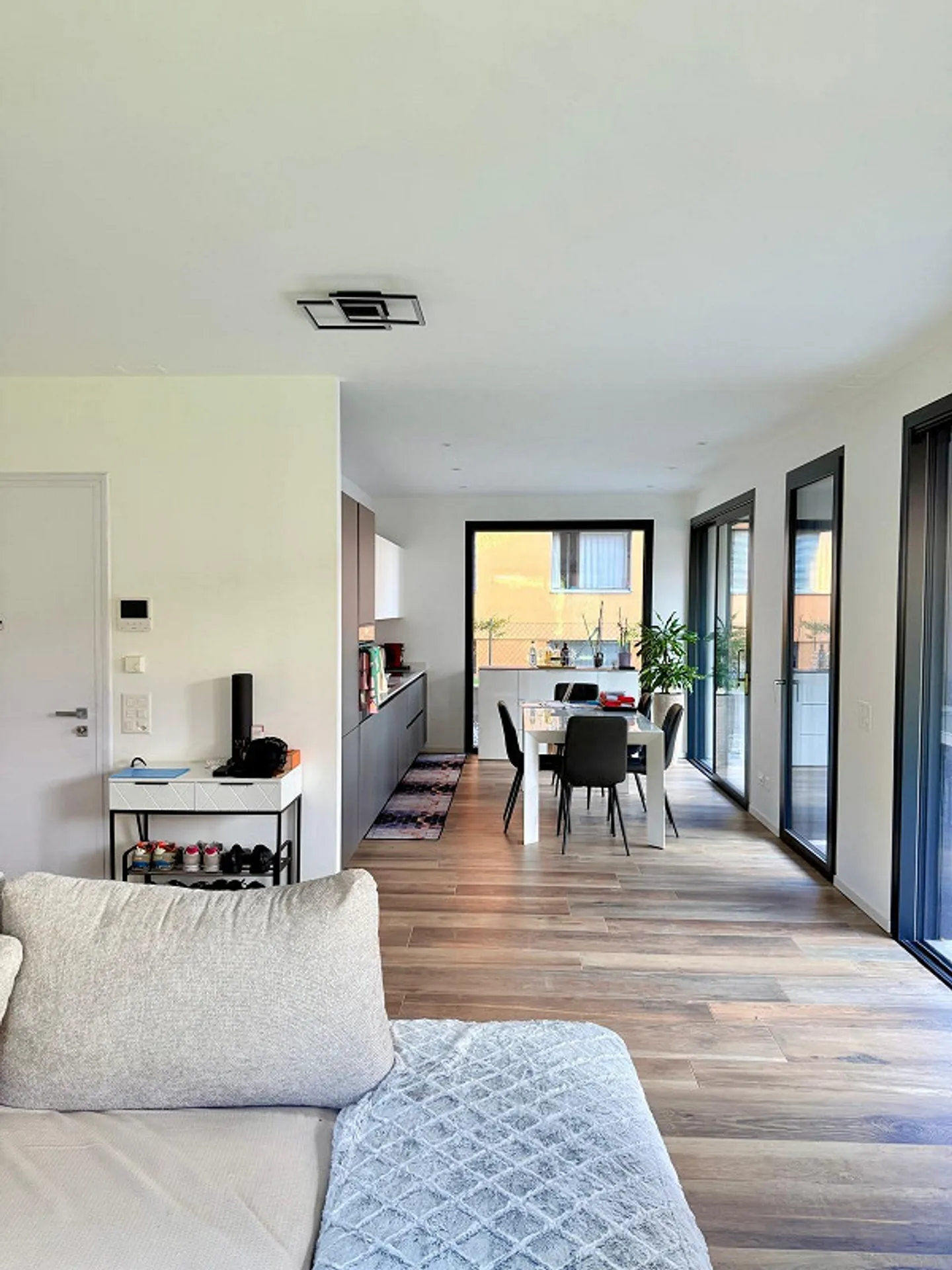 Neue Wohnung mit großem Garten im Herzen von Canobbio - Foto 8 von 12